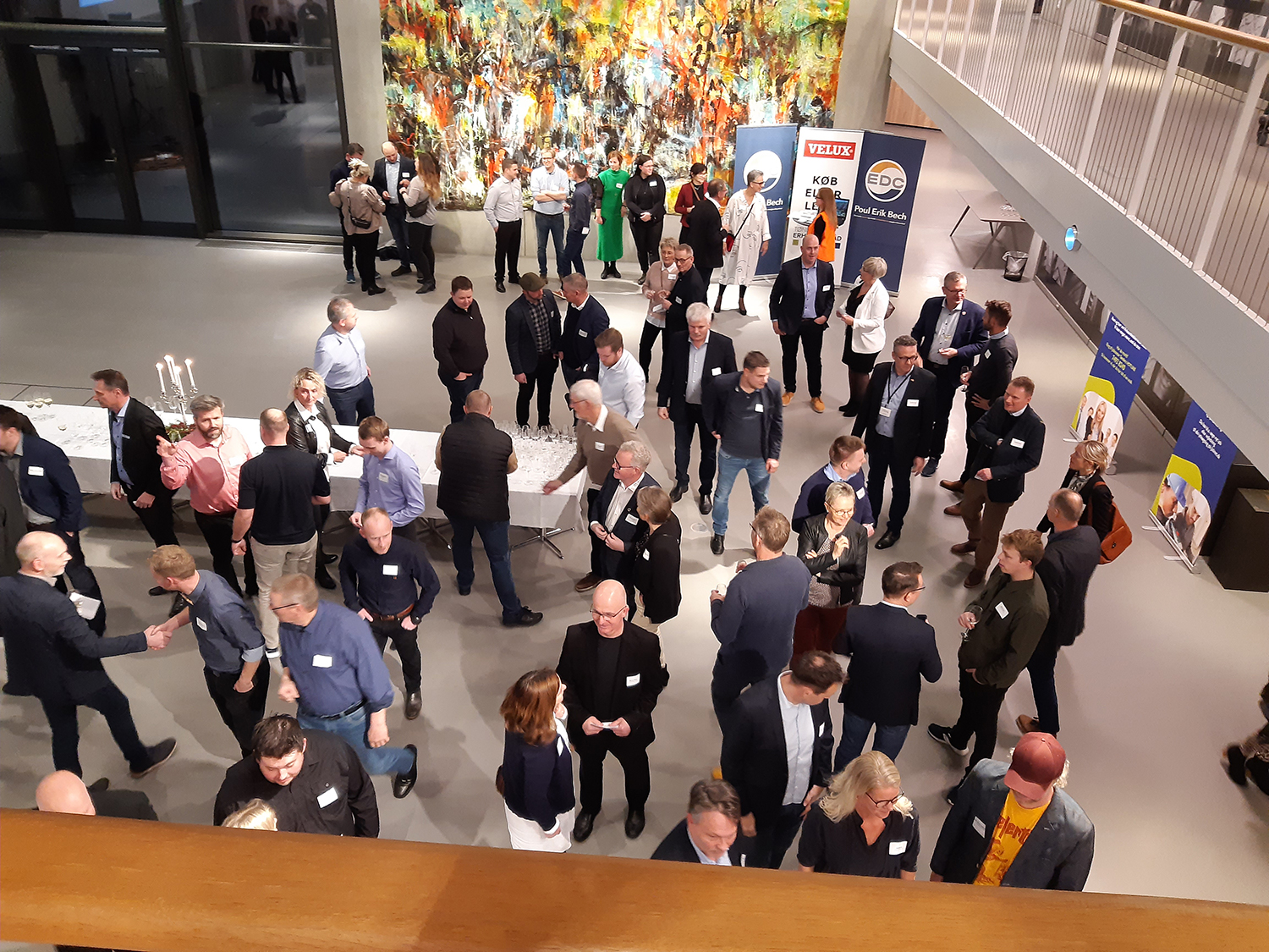 Erhvervsfolk der er samlet til et virksomhedsnetværksmøde