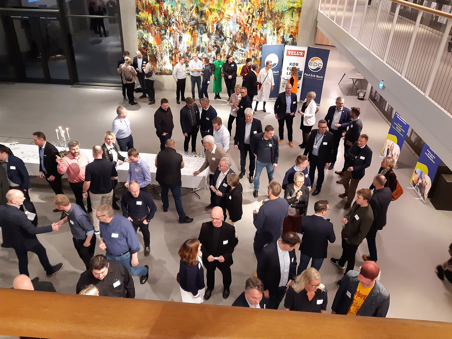 Erhvervsfolk der er samlet til et virksomhedsnetværksmøde